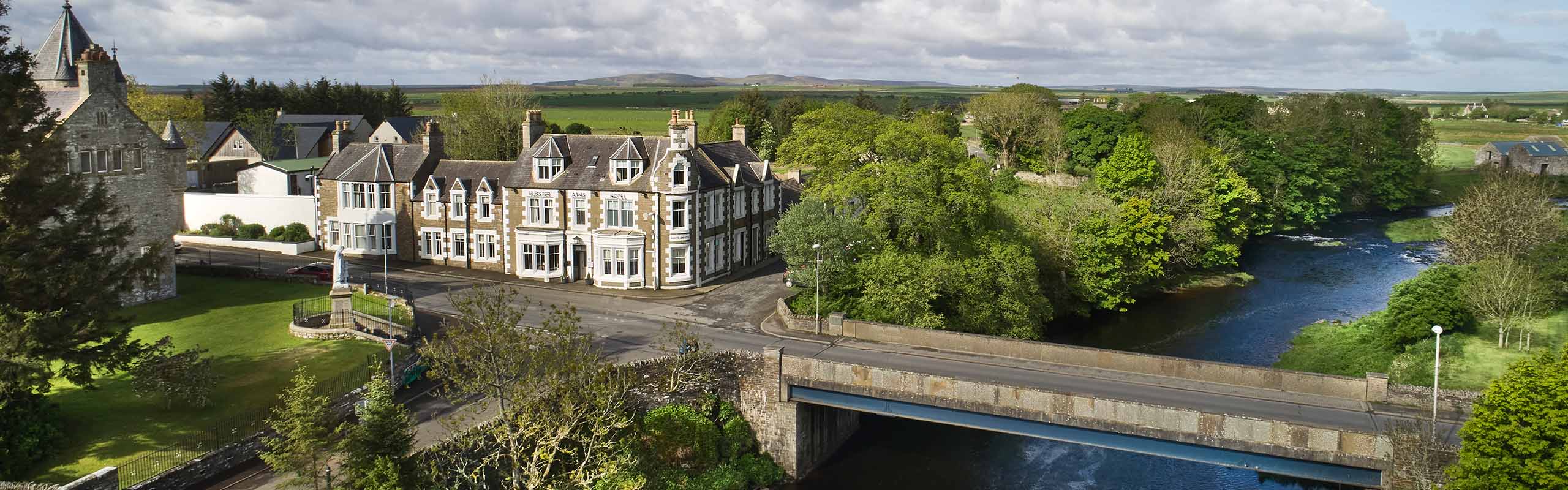 Exterior view of the Ulbster Arms Hotel